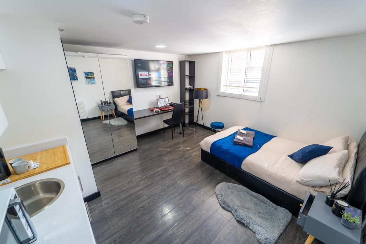 Staysa Equipped Studios Near Qe And Uob In Guesthouse Close To The City! Birmingham Dış mekan fotoğraf