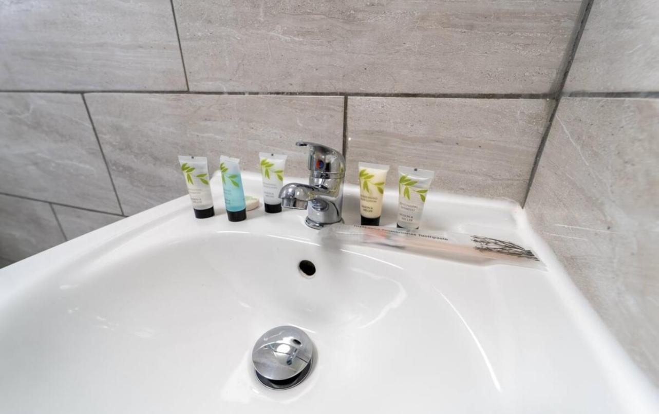 Staysa Equipped Studios Near Qe And Uob In Guesthouse Close To The City! Birmingham Dış mekan fotoğraf