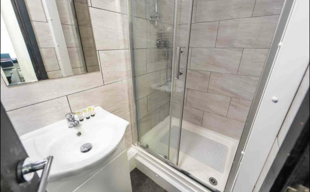 Staysa Equipped Studios Near Qe And Uob In Guesthouse Close To The City! Birmingham Dış mekan fotoğraf